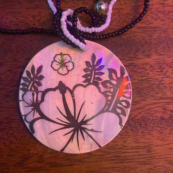 Womens Necklace - Picture 2 of 4